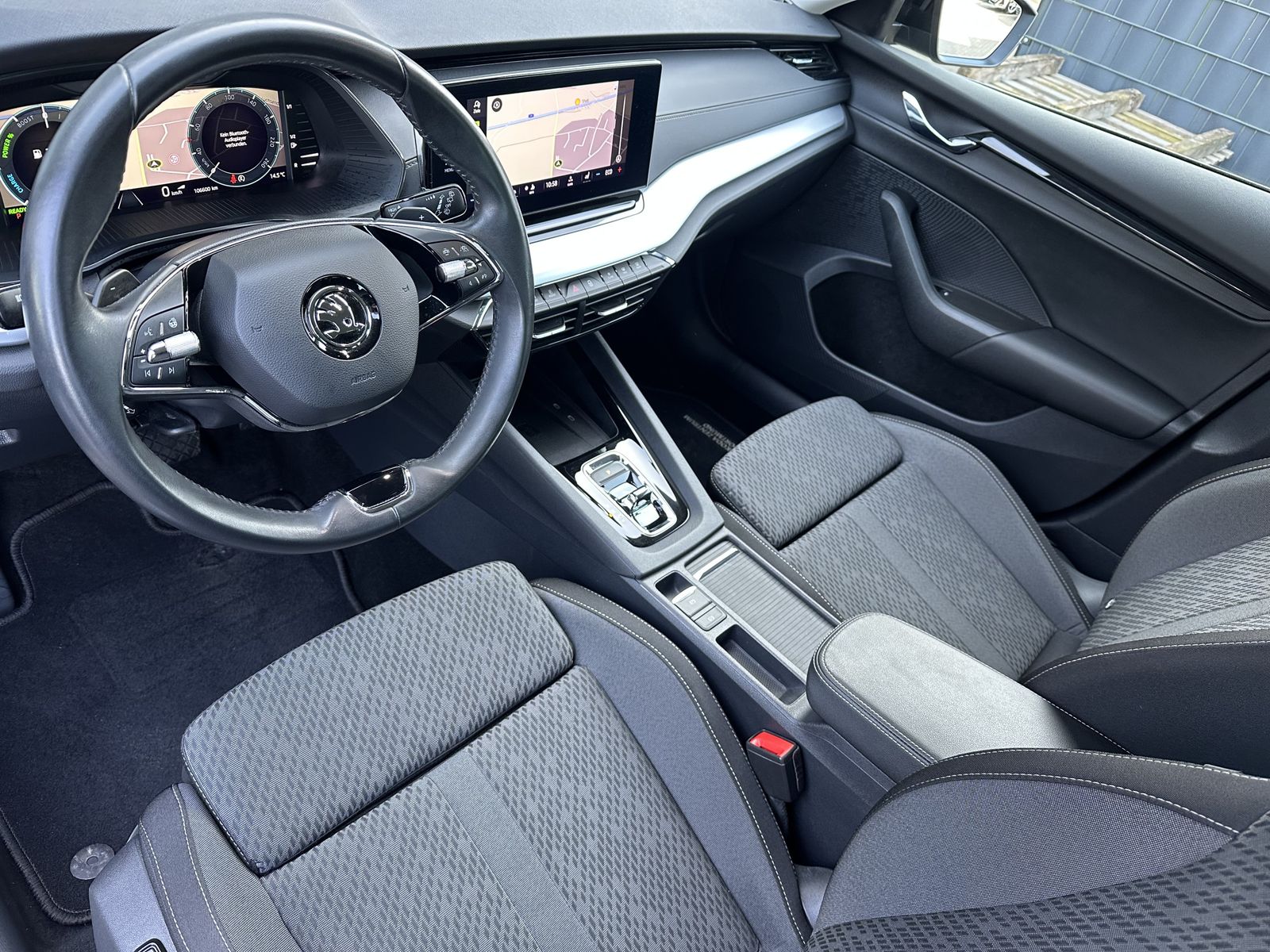 Fahrzeugabbildung SKODA Octavia Combi Clever iV Hybrid NAV+LED+AHK+18ZO