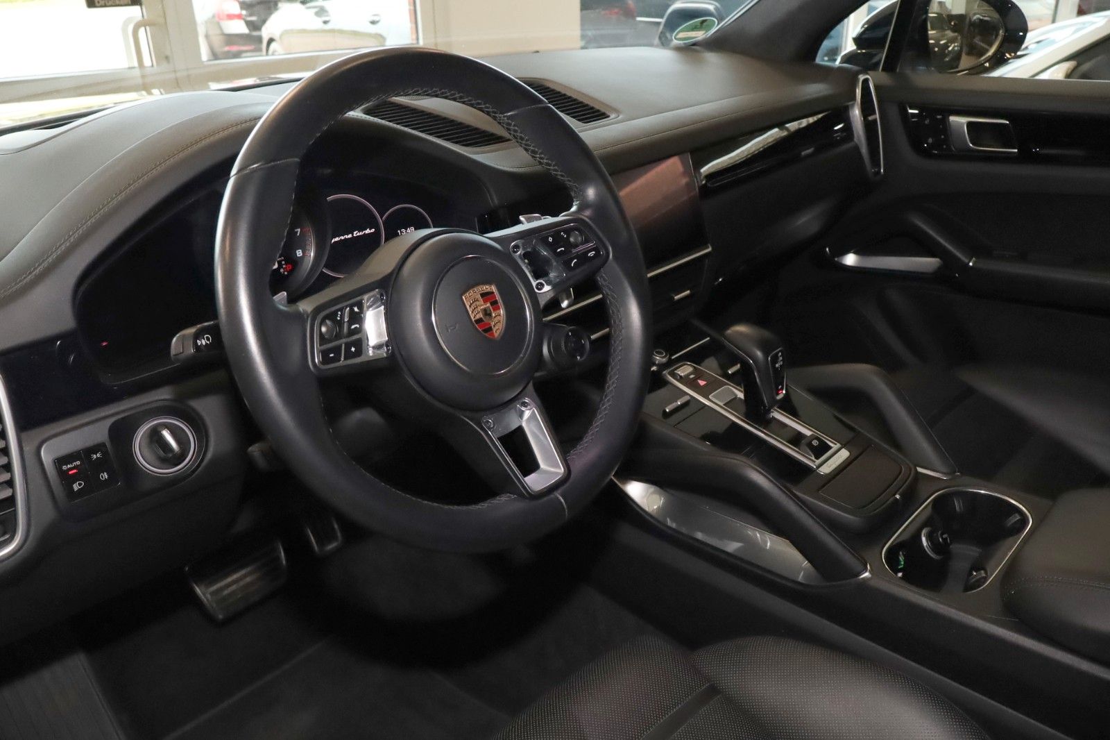 Fahrzeugabbildung Porsche Cayenne Turbo SportDesign/HeadUP/ACC/22Zoll/DAB