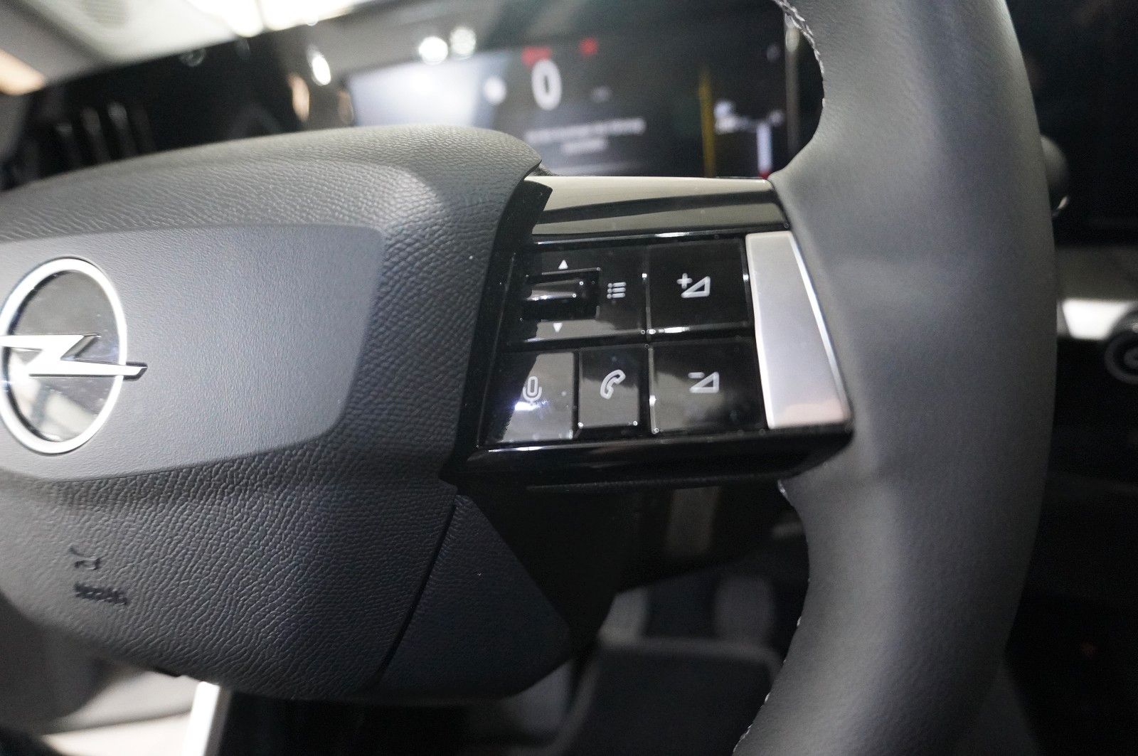 Fahrzeugabbildung Opel Astra L ST 1.2T  LED/NAVI/SHZ/ALU16/KAMERA/ALLWE