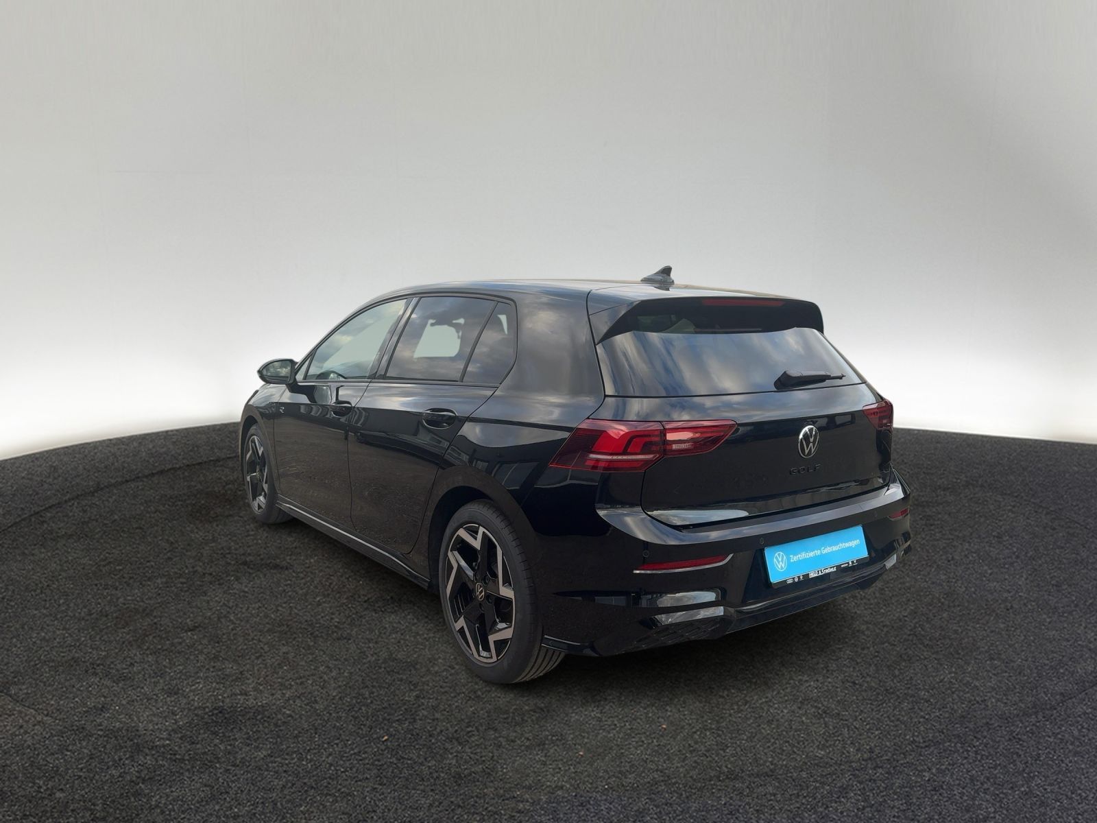 Volkswagen Golf 8 R-LINE BLACK 1.5 eTSI DSG LED NAV KAM 17 foto 3