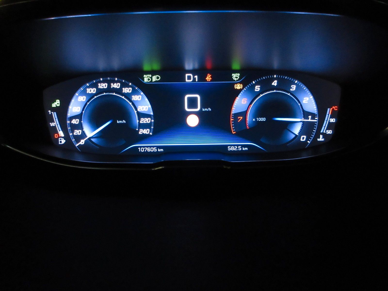 Fahrzeugabbildung Peugeot 3008 Allure 1.2T LED/NAVI/PDC/R´CAM/KEYLESS