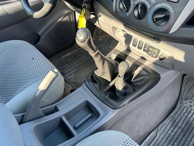 TOYOTA HILUX 4WD 2.5 DIESEL - 120 CV- GPS - BVM - ATTELAGE FIXE