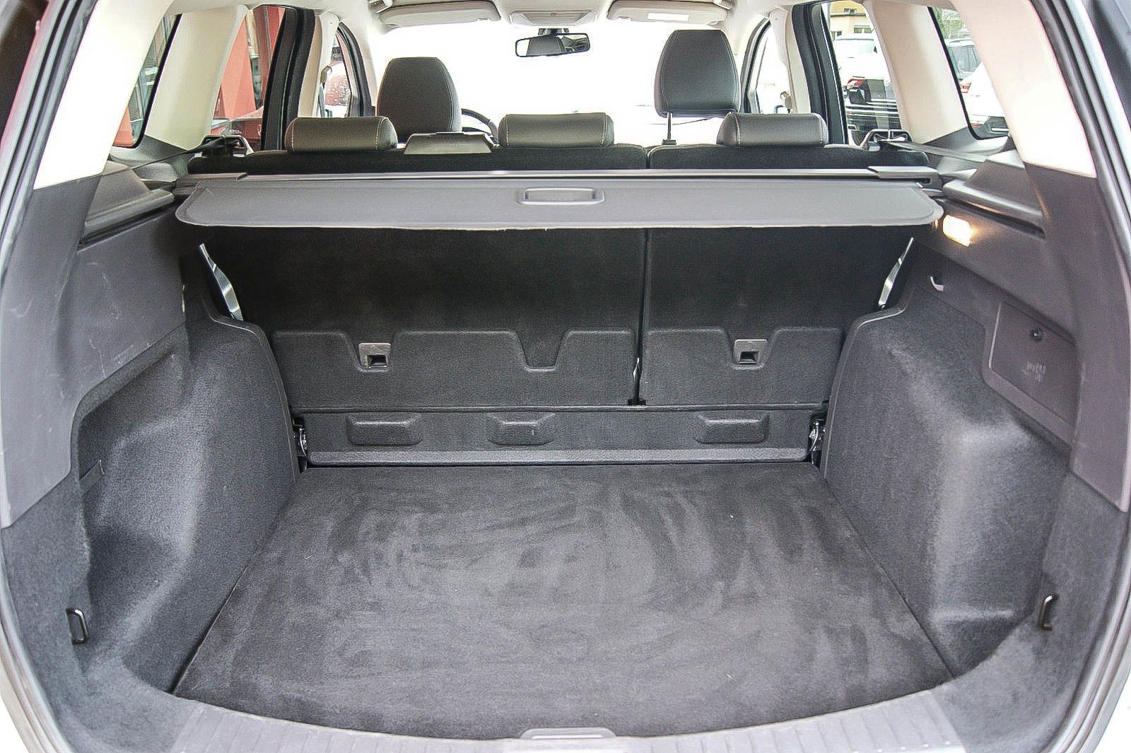 Fahrzeugabbildung Ford Kuga 1.5 Aut Titanium XENON NAVIGATION PDC 1HAND