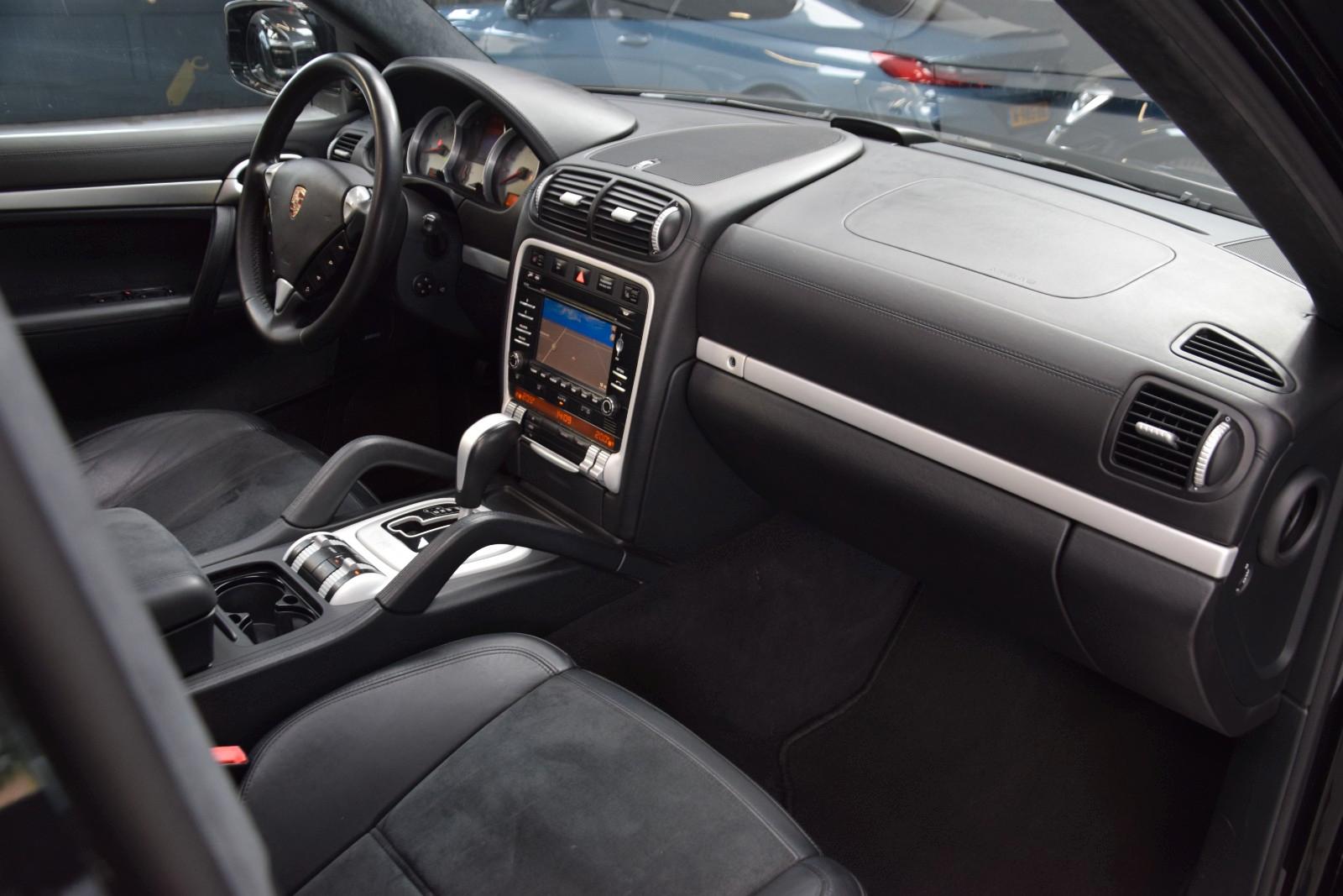 PORSCHE CAYENNE 4.8 GTS 405 ch 4X4 BVA - HAYON ÉLECTRIQUE - PACK SPORT - TOIT PANORAMIQUE