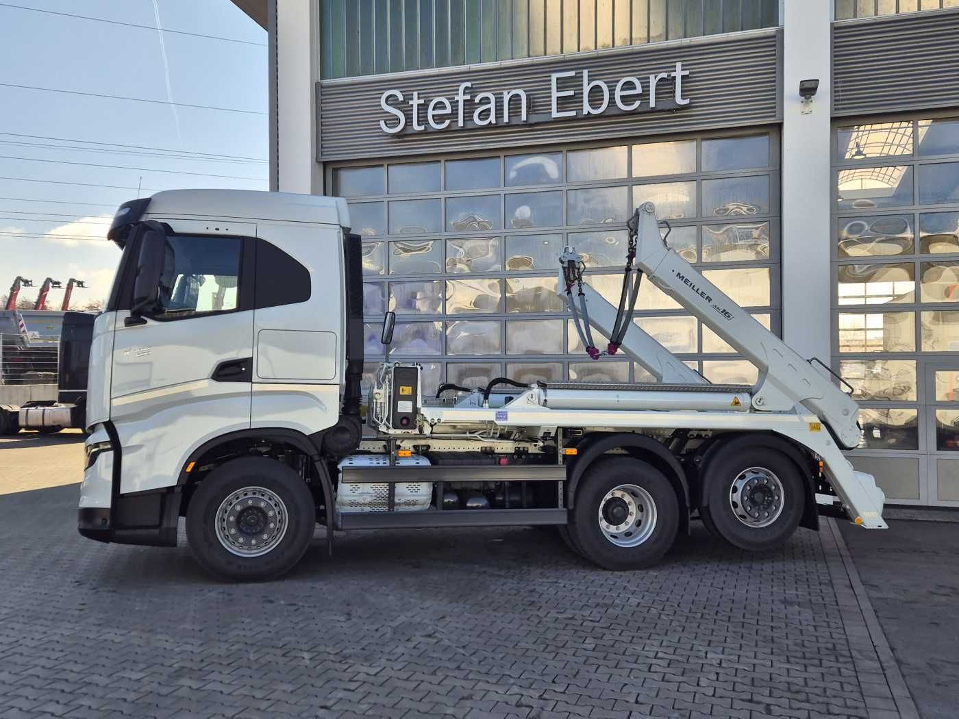 Fahrzeugabbildung Iveco X-Way AS280X46Y/PS ON 6x2 Meiller AK16 Intarder