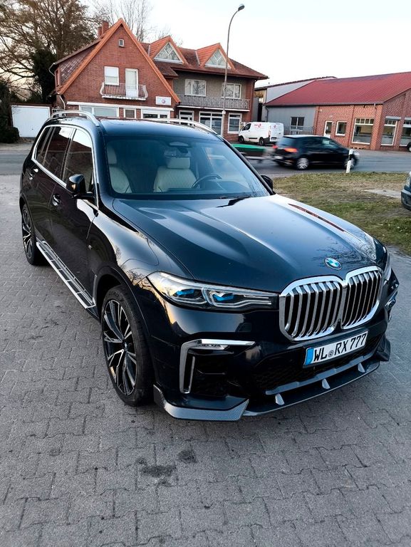 Image of BMW X7