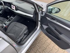 Fahrzeugabbildung Volkswagen Golf VIII Lim. Life Navi Sitzh ACC Lane Massage