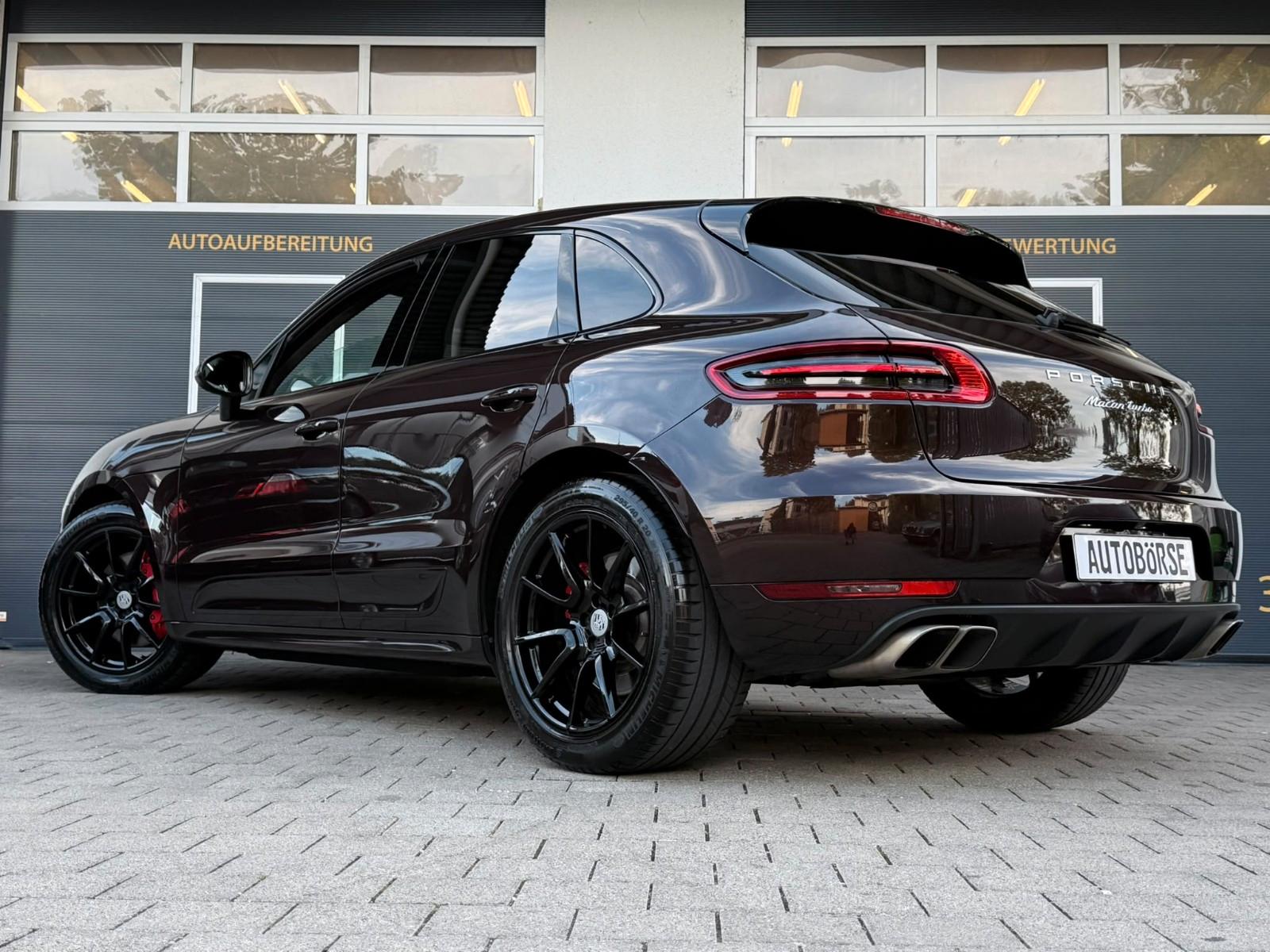 PORSCHE MACAN TURBO