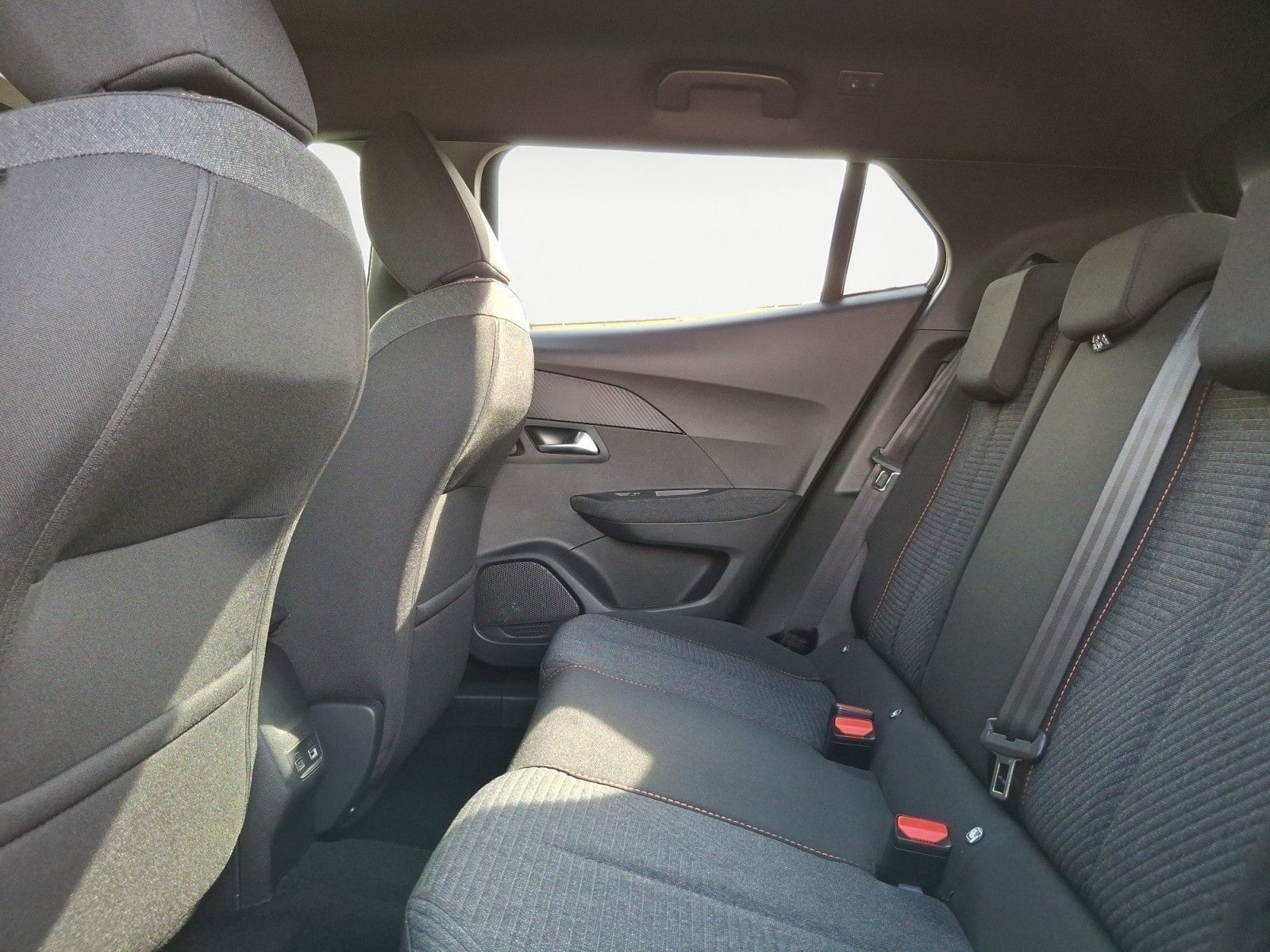Peugeot e-2008 - Bild 14