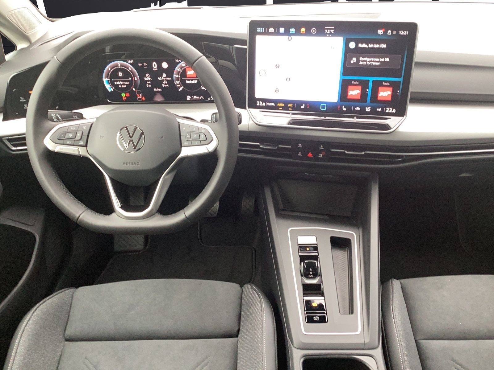 Fahrzeugabbildung Volkswagen Golf VIII Variant Life TDI DSG LED+ Navi ACC AHK