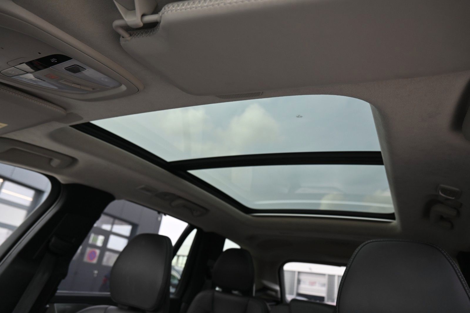 Fahrzeugabbildung Volvo XC90 B5 D AWD Ultimate Bright*STHZ*LUFT*360°*AHK