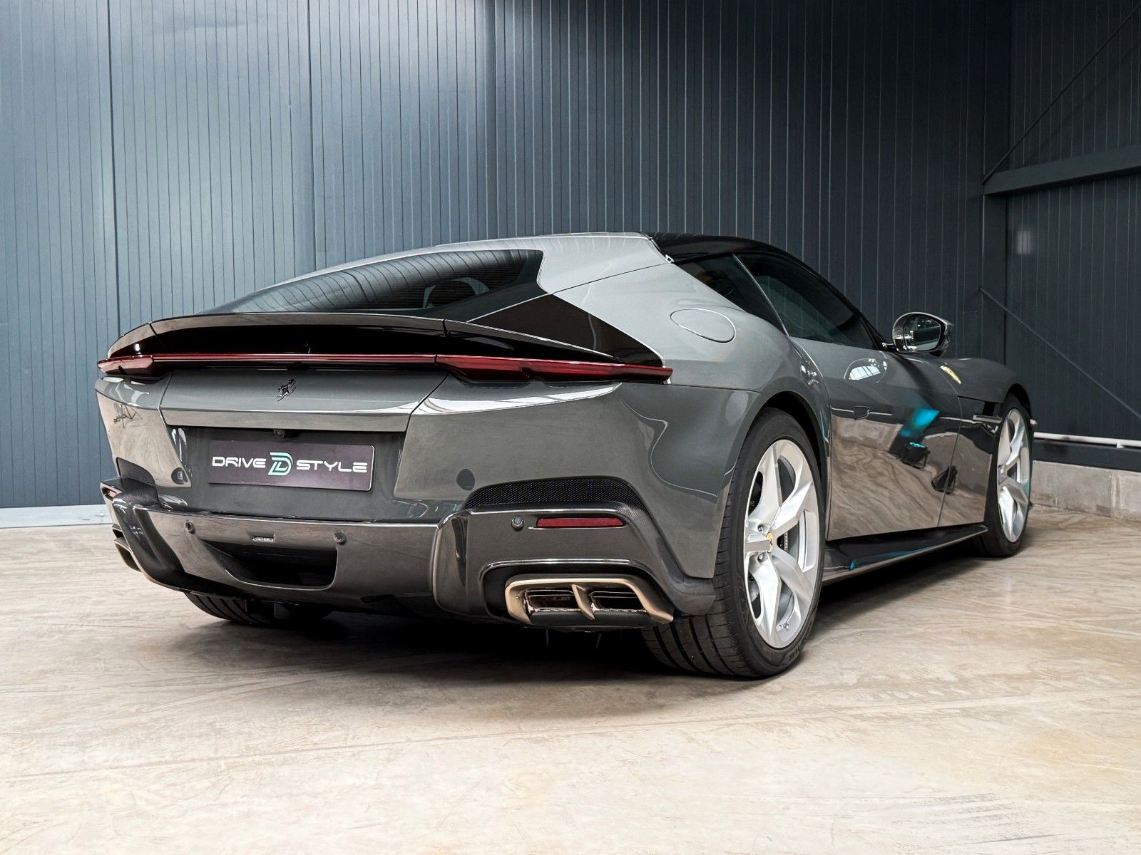 Fahrzeugabbildung Ferrari 12Cilindri + 1. Hand + 54 km + Carbon Exterieur