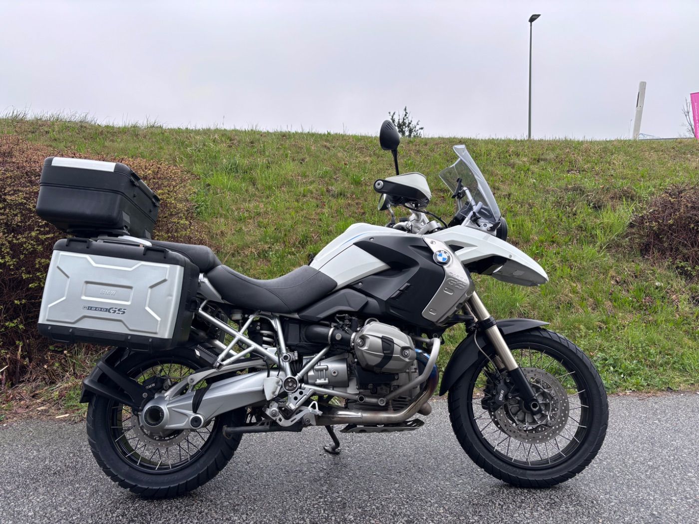 Fahrzeugabbildung BMW R 1200 GS, 30 Jahre Edition, Koffersatz, Sturzb.