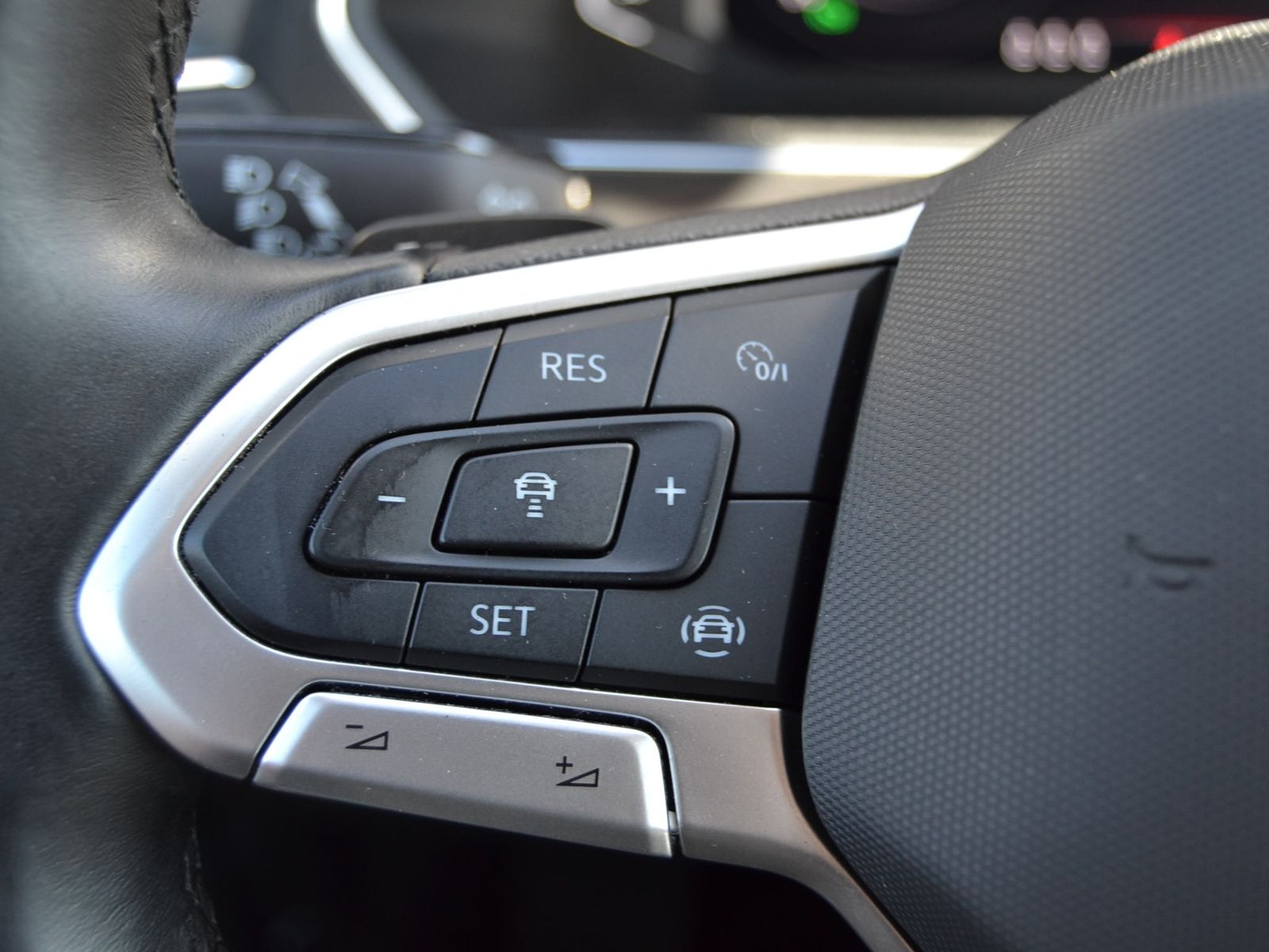 Tiguan 2.0 TDI 4Motion DSG Elegance AHK/MATRIX/1