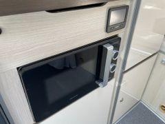 Across AERO 651 CPH | *Rollstuhlgerecht mit hydr. Lift*