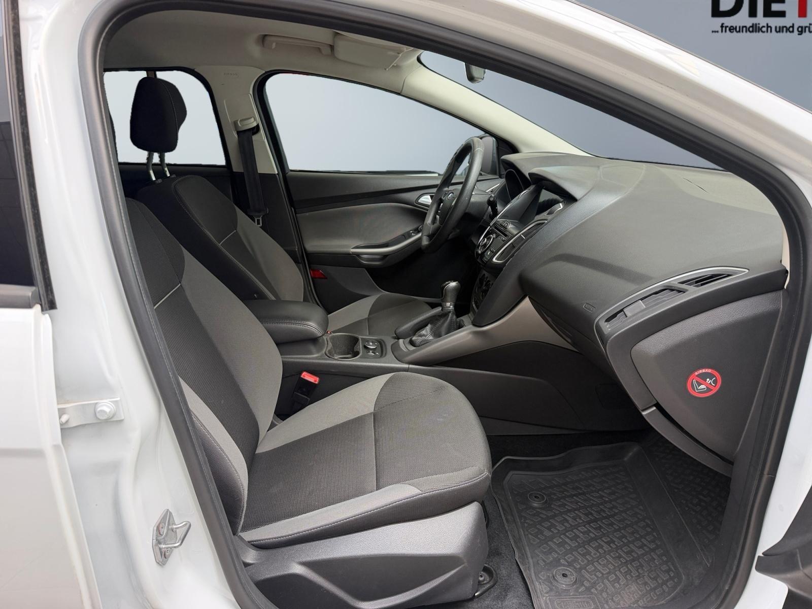 Ford Focus 2014 — photo 21
