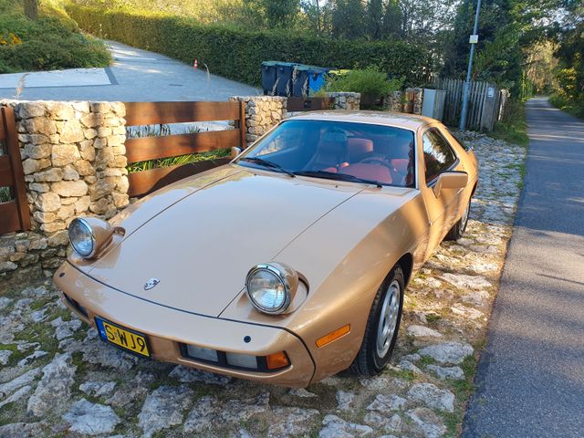 Porsche 928 4,5L V8 low mileage 1982 fully restored 