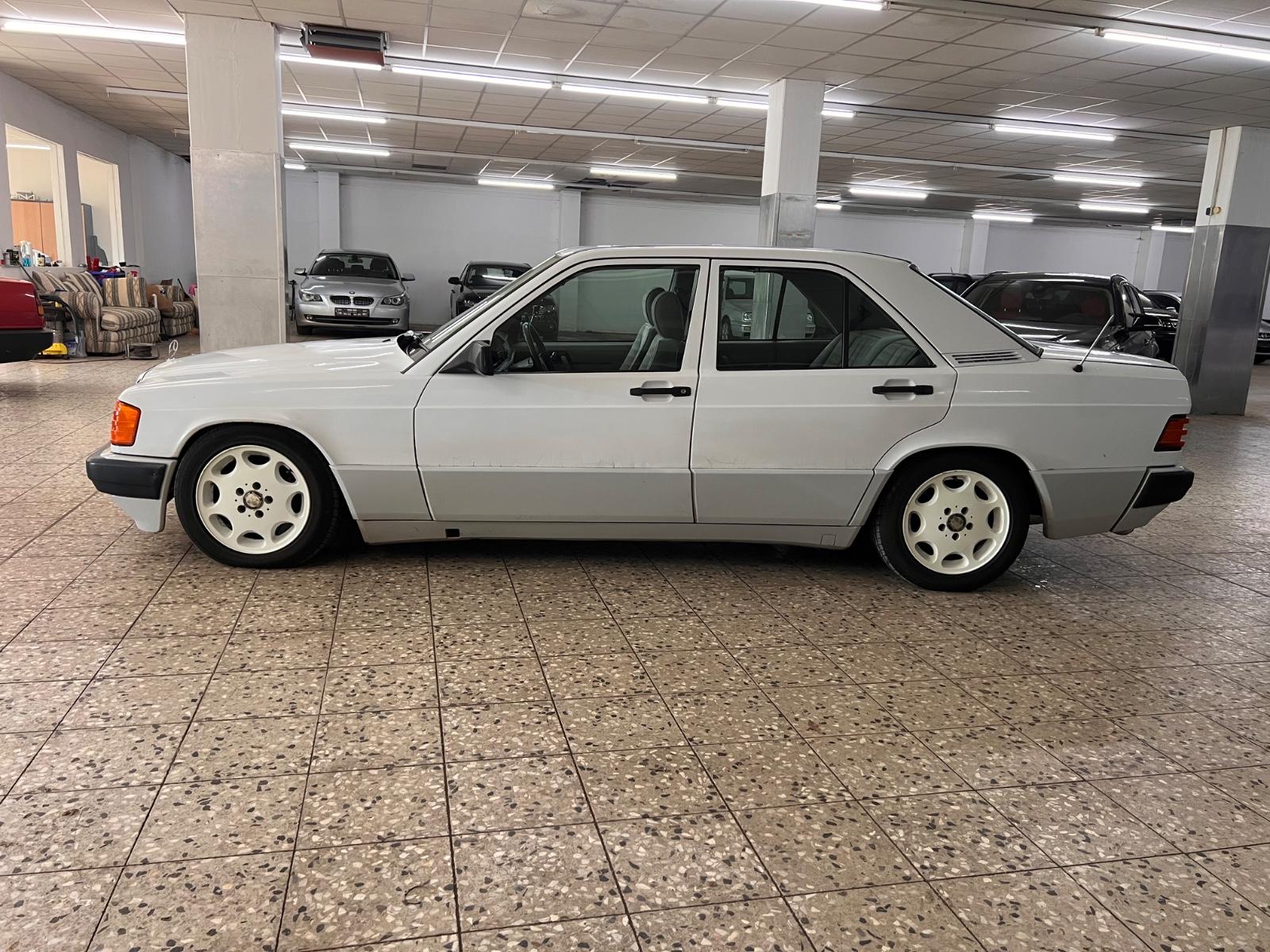 MERCEDES-BENZ - 190 - BVA 1.8 109 CV - ATTELAGE