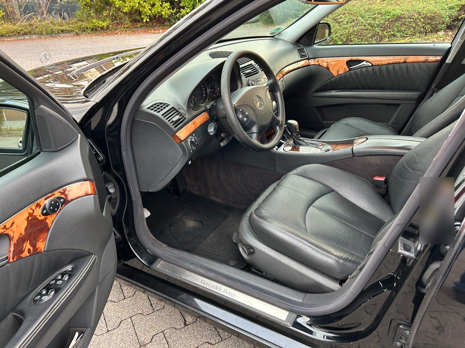 Mercedes-Benz E270 2004 — photo 11