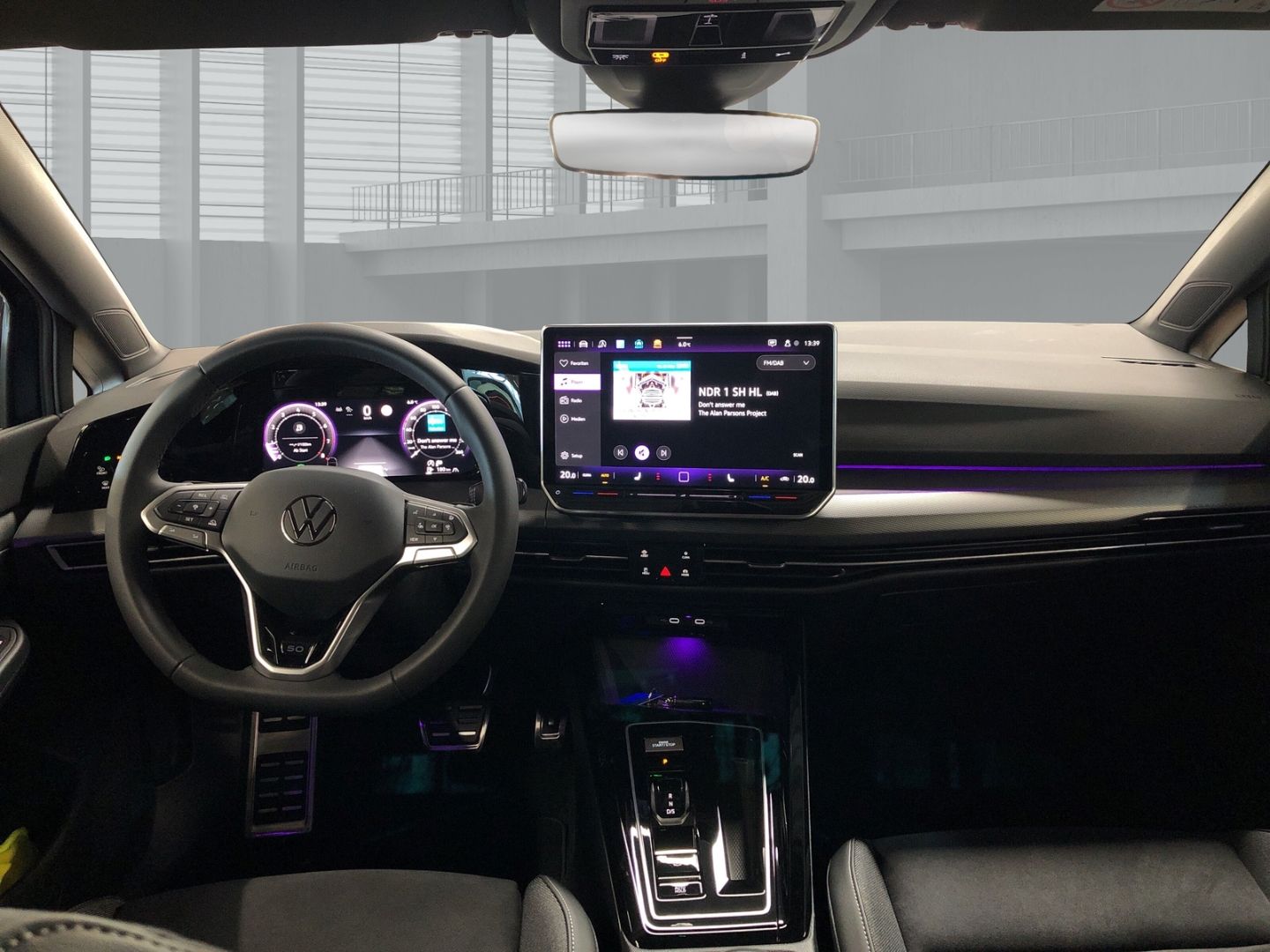 Fahrzeugabbildung Volkswagen Golf EDITION 50 1.5 eTSI DSG HUD AHK Panodach Na