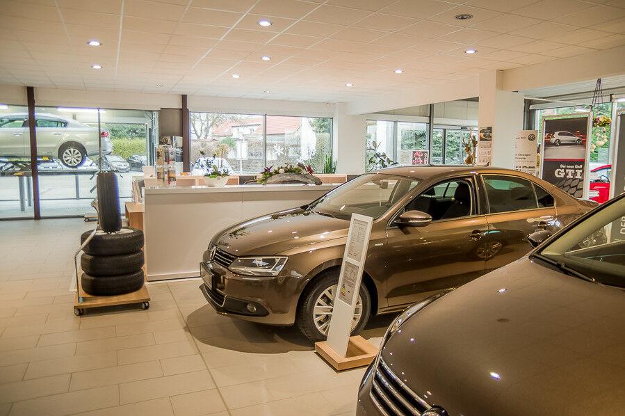 showroom-image-top