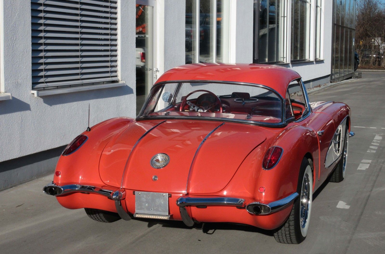 Vehicle photo 16
