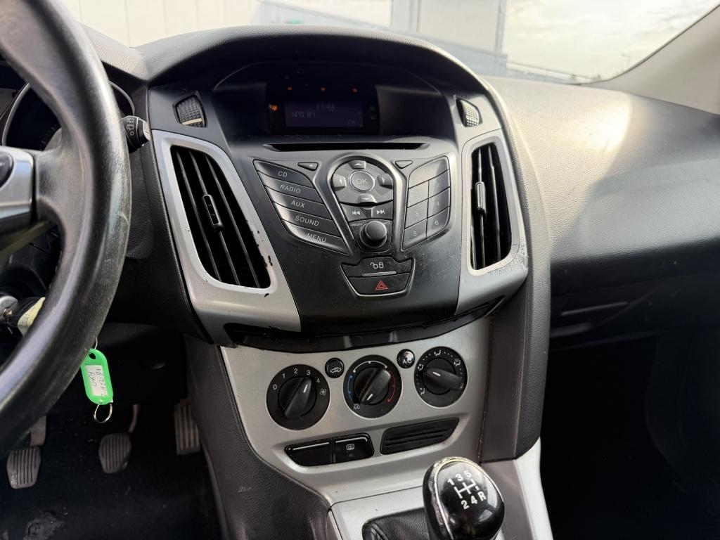 Ford Focus 2012 — photo 8