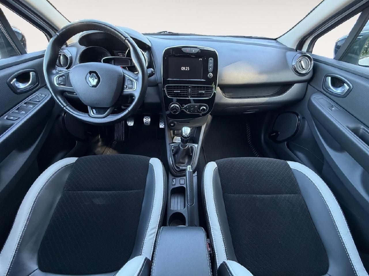 Fahrzeugabbildung Renault Clio IV BOSE Edition
