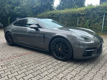 Porsche Panamera - 12