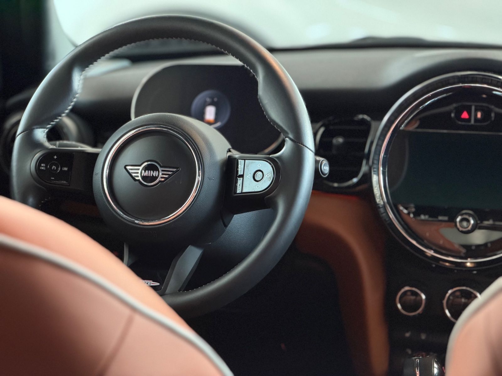 Fahrzeugabbildung MINI COOPER 1.5 5-trg.  John Cooper Works Trim