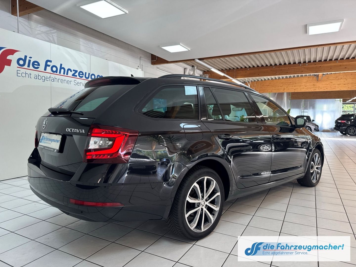 Fahrzeugabbildung SKODA Octavia Combi Drive 1,4 DSG 150PS AHK Navi LED B
