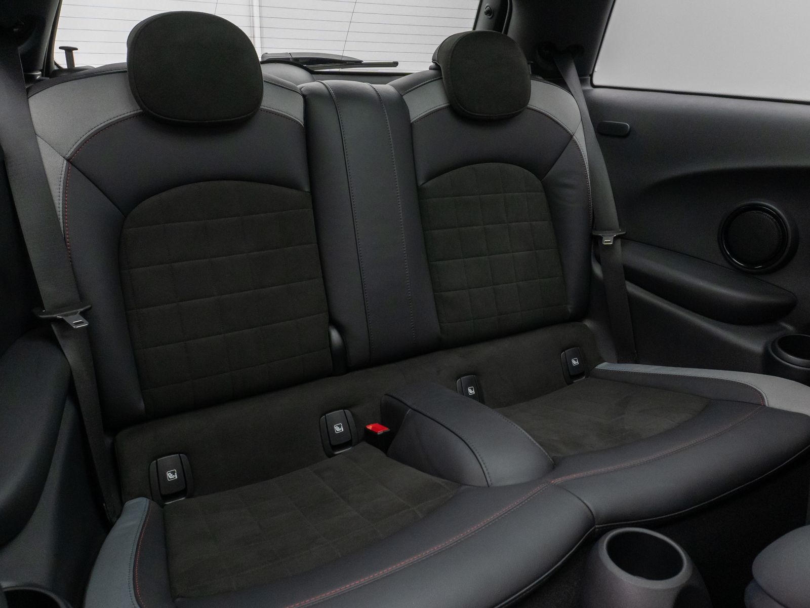 Fahrzeugabbildung MINI John Cooper Works Panorama Kamera HUD DAB Sport