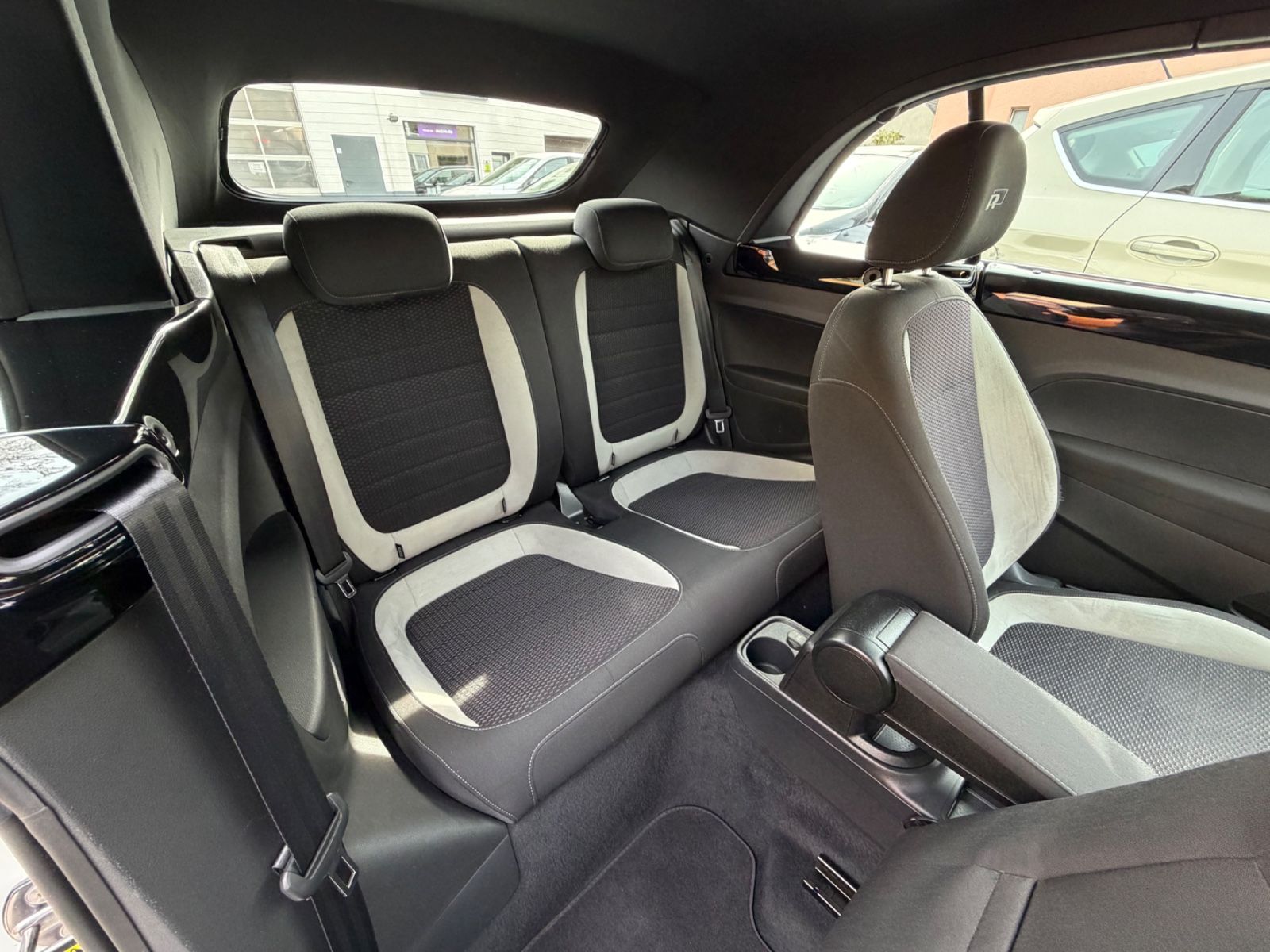 Volkswagen Beetle Cabrio R-Line*NAVI*DAB*TEMPO*XENON*DSG foto 24