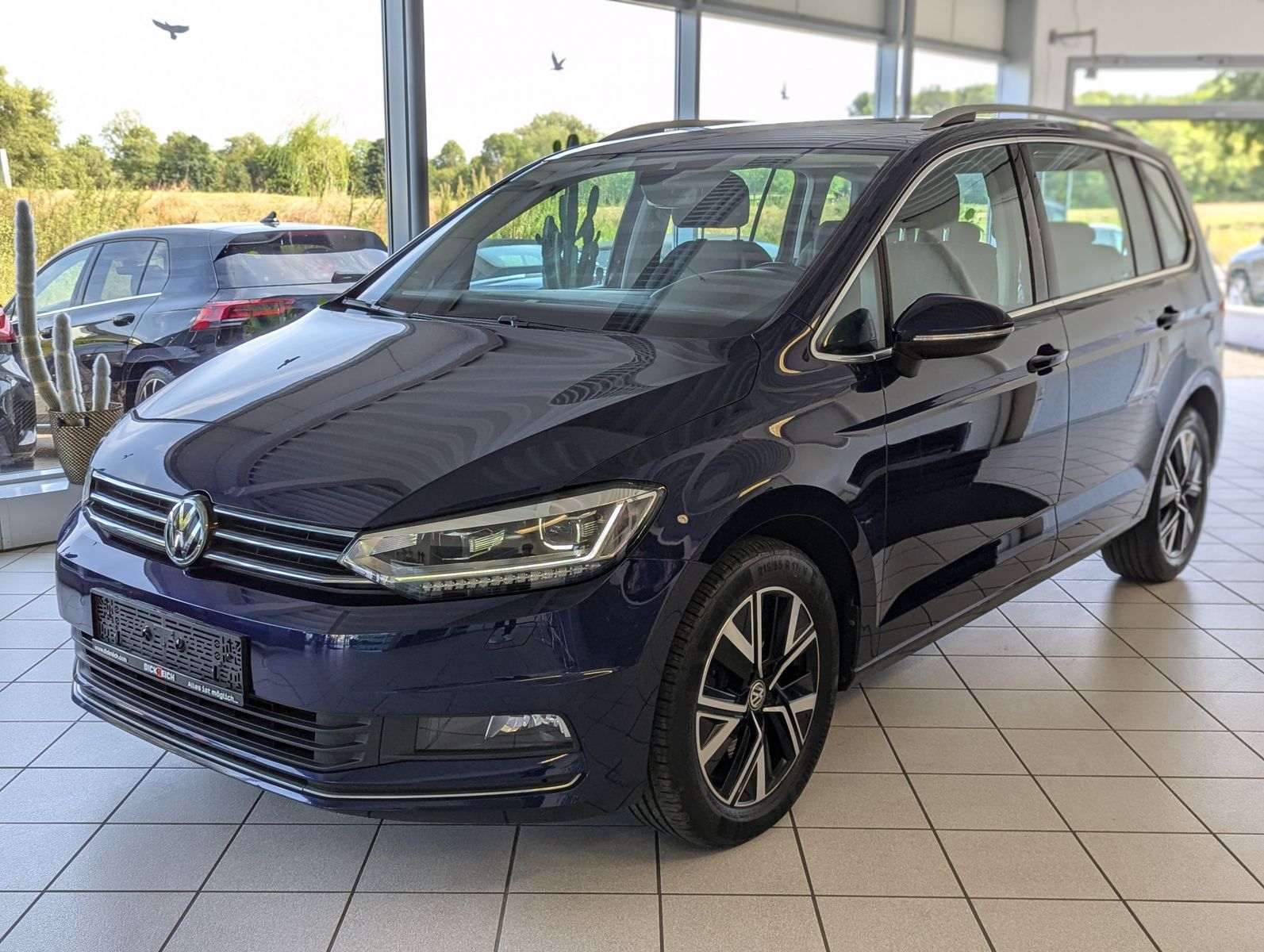 Fahrzeugabbildung Volkswagen Touran 2.0 TDI Highline ACC LED Assist+ Car-Net