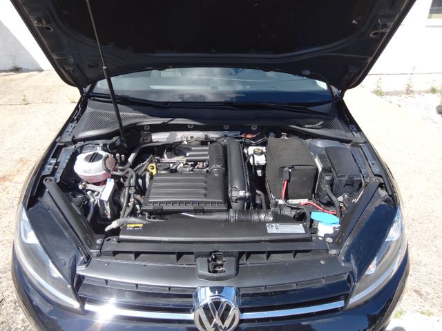 Fahrzeugabbildung Volkswagen Golf VII Lim. Allstar/DSG/Xenon/Navi/2.Hd/150PS/