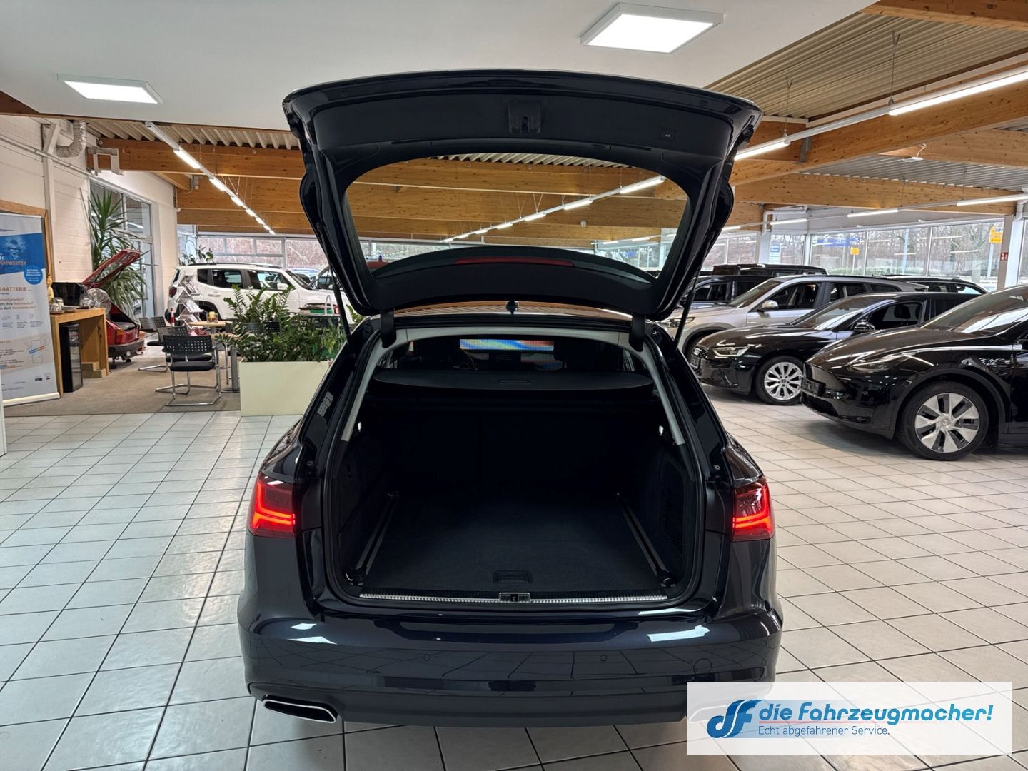 Fahrzeugabbildung Audi A6 Avant 2.0 TDI quattro AHK-klappbar Navi Leder