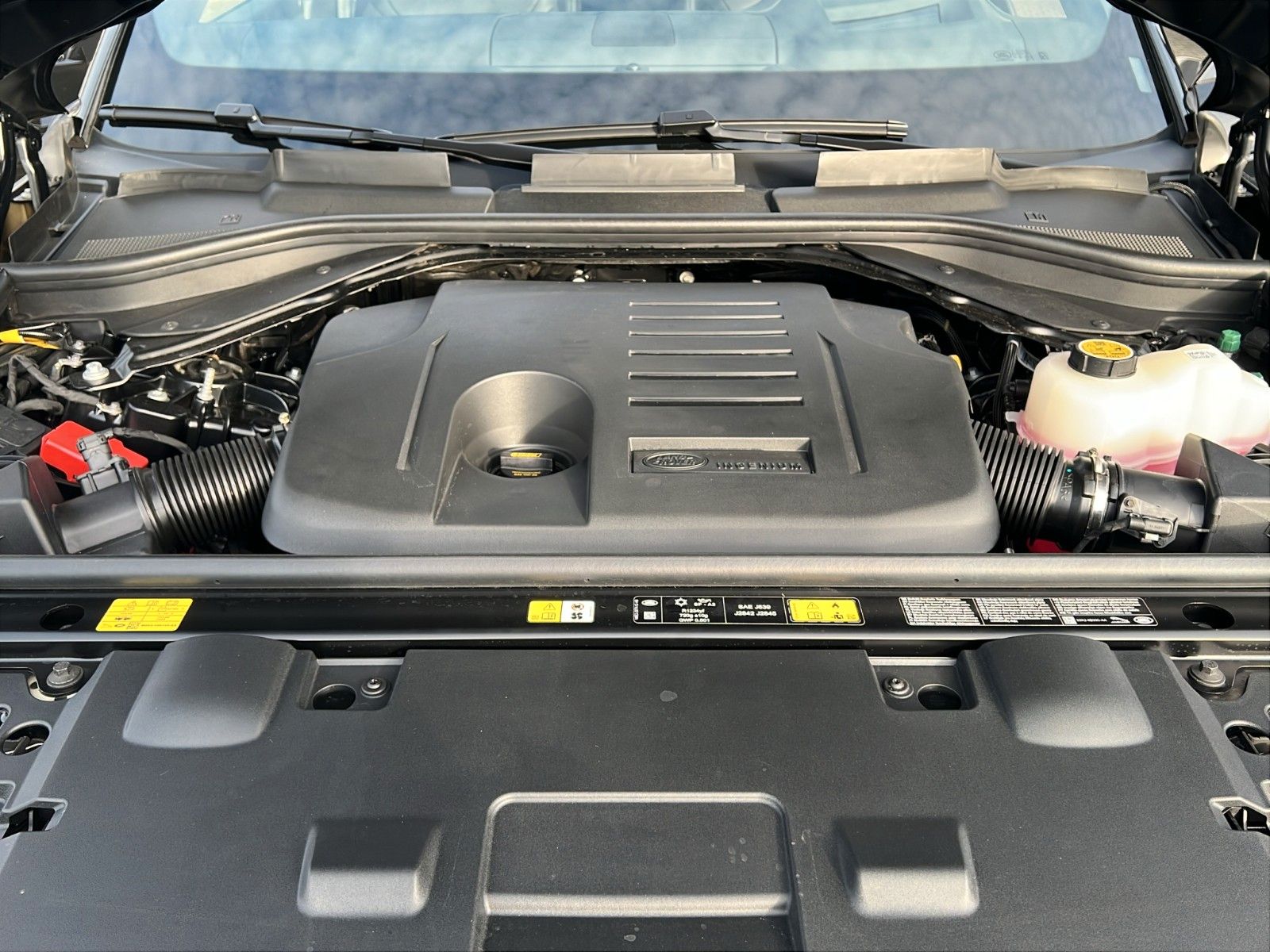 Fahrzeugabbildung Land Rover Range Rover Sport P460e Dynamic SE 23 Zoll