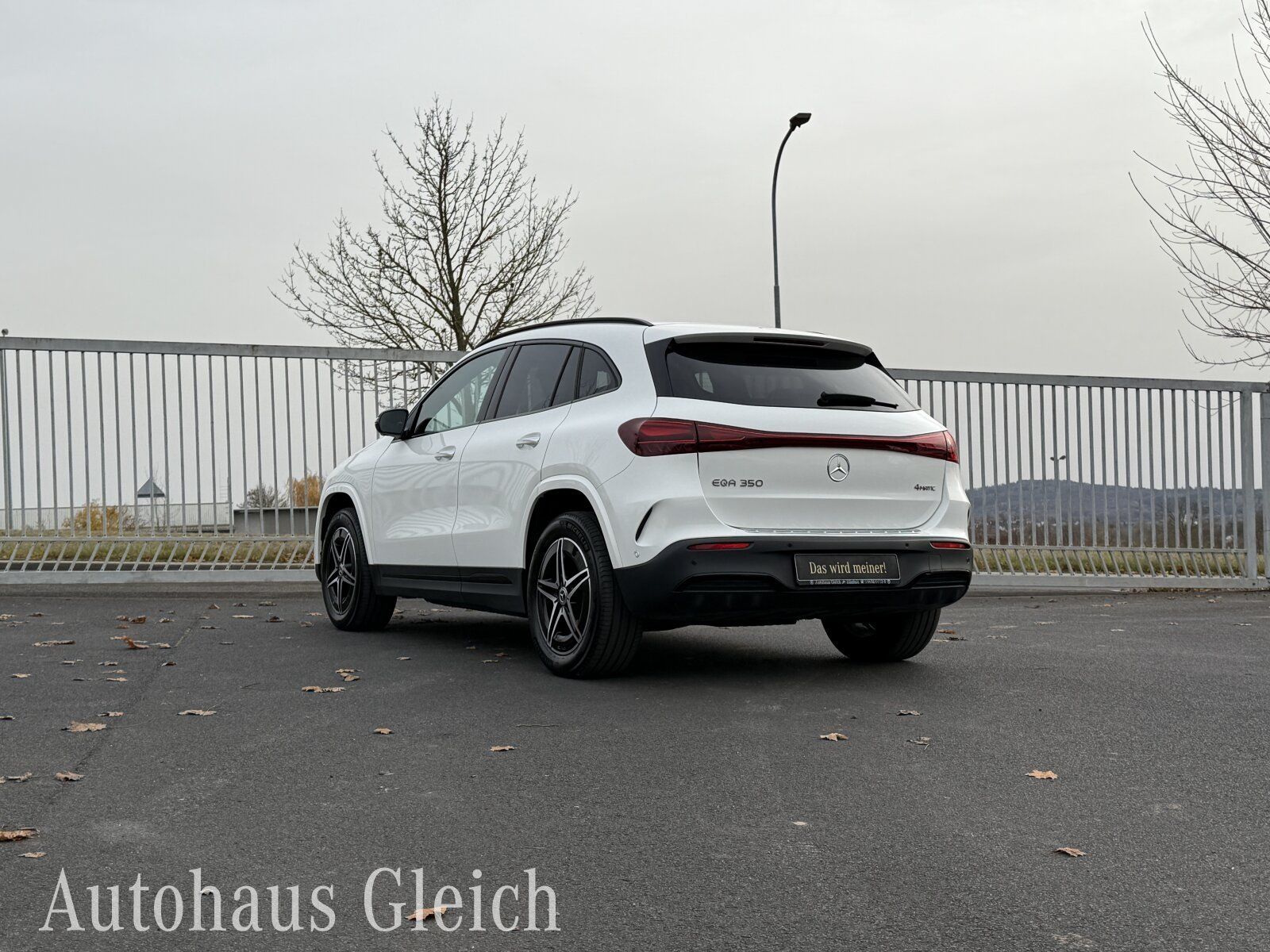 Fahrzeugabbildung Mercedes-Benz EQA 350 AMG Line 4Matic Navi/KEYLESS-Go-Paket/LE