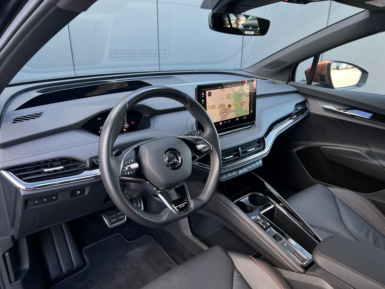 Fahrzeugabbildung SKODA Enyaq iV 80 Founders Edition *Wärmepumpe, Navi,