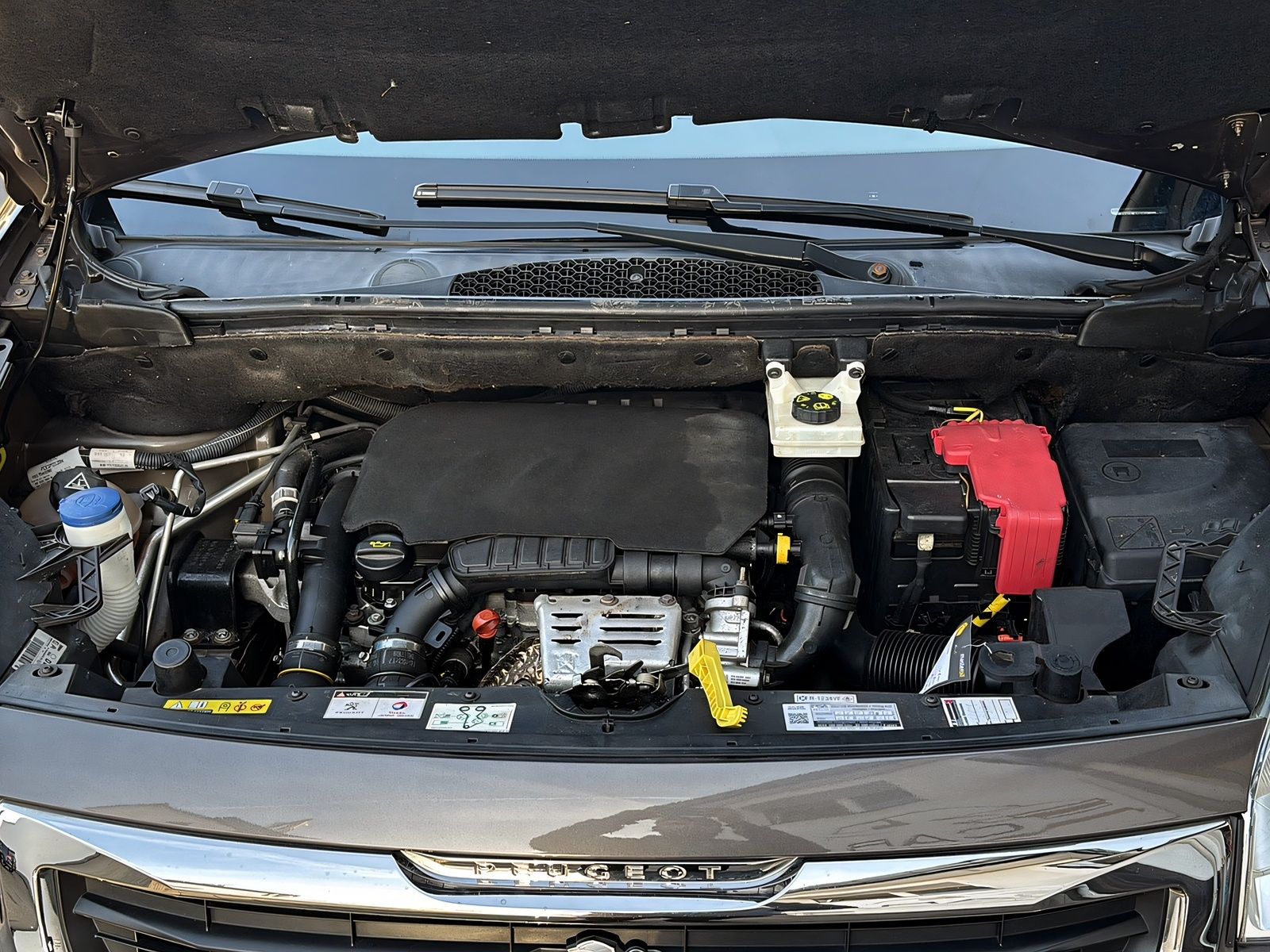 Fahrzeugabbildung Peugeot Partner Tepee Allure 1.2 Pure Tech Klimaaut.Temp