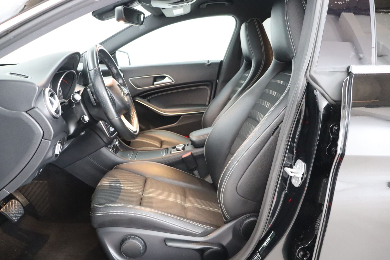 Fahrzeugabbildung Mercedes-Benz CLA 220 CDI Shooting Brake 4Matic