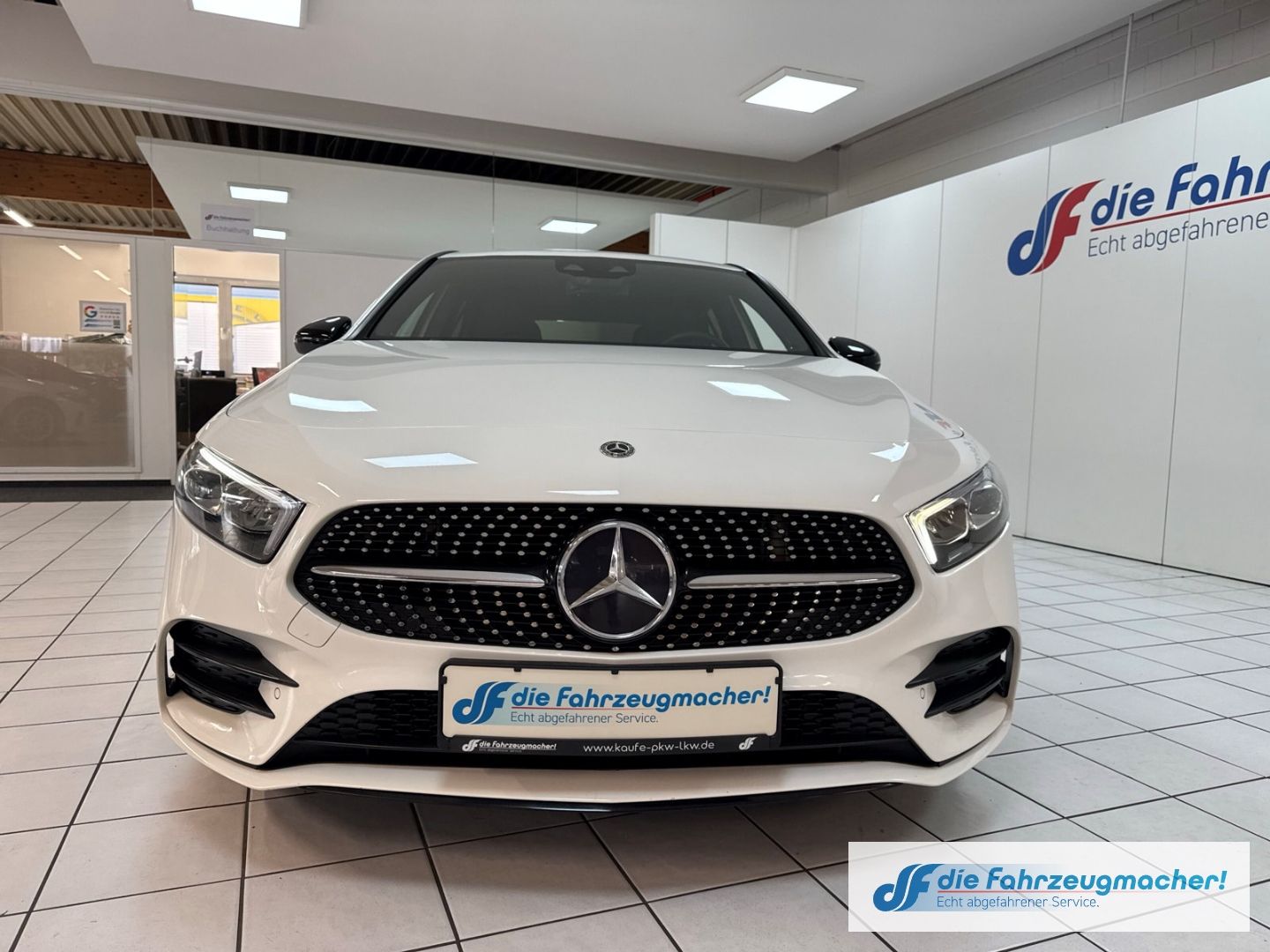 Fahrzeugabbildung Mercedes-Benz A 250 AMG Sportpaket HUD Navi Digitales Cockpit