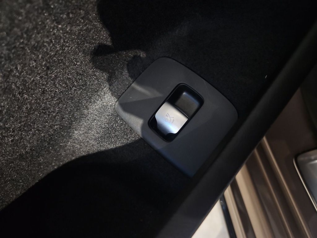 Fahrzeugabbildung Mercedes-Benz E 200 AMG Night Distronic+ Sitzklima LED KeyLess