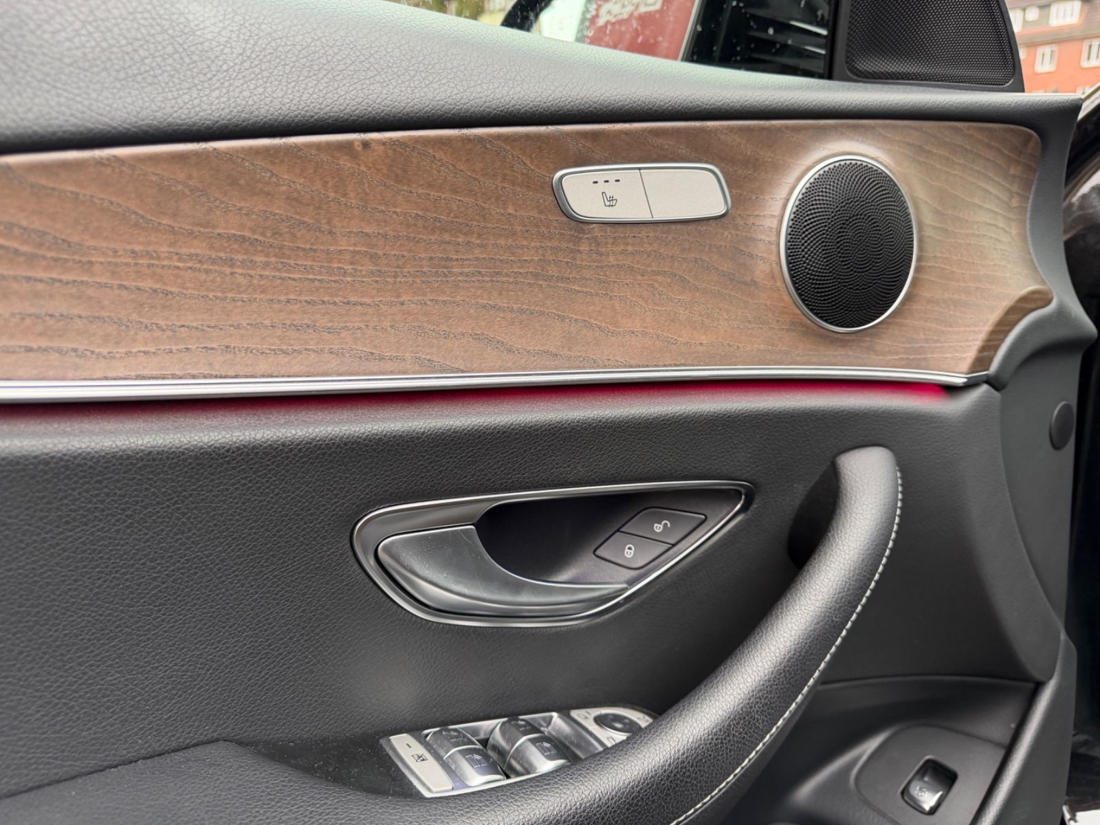 Fahrzeugabbildung Mercedes-Benz E 220d Night-Paket*JUNGE STERNE*KAMERA*LED*