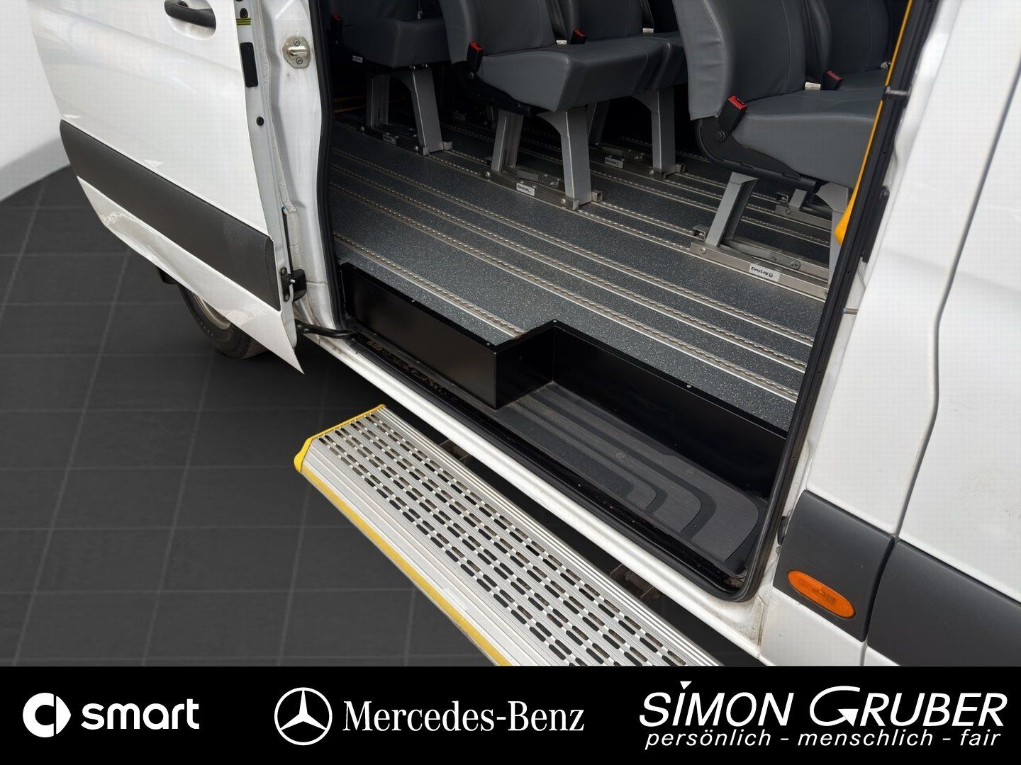 Fahrzeugabbildung Mercedes-Benz 317 Tourer L2H2 Standard 8Sitzer Rollstuhl Lift