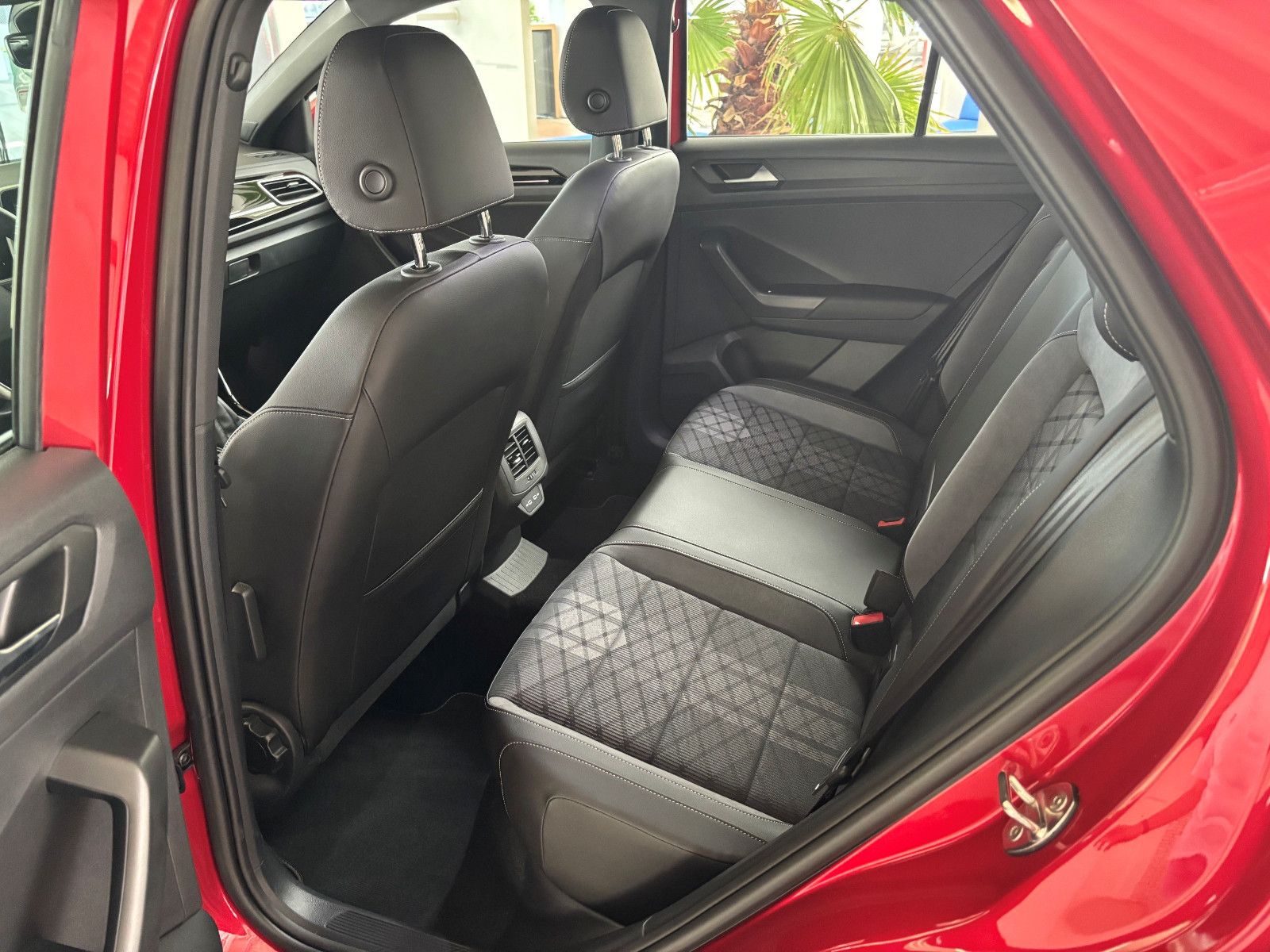 Fahrzeugabbildung Volkswagen T-Roc R-Line 1.0 TSi +AHK +Kamera +ACC +LED Plus