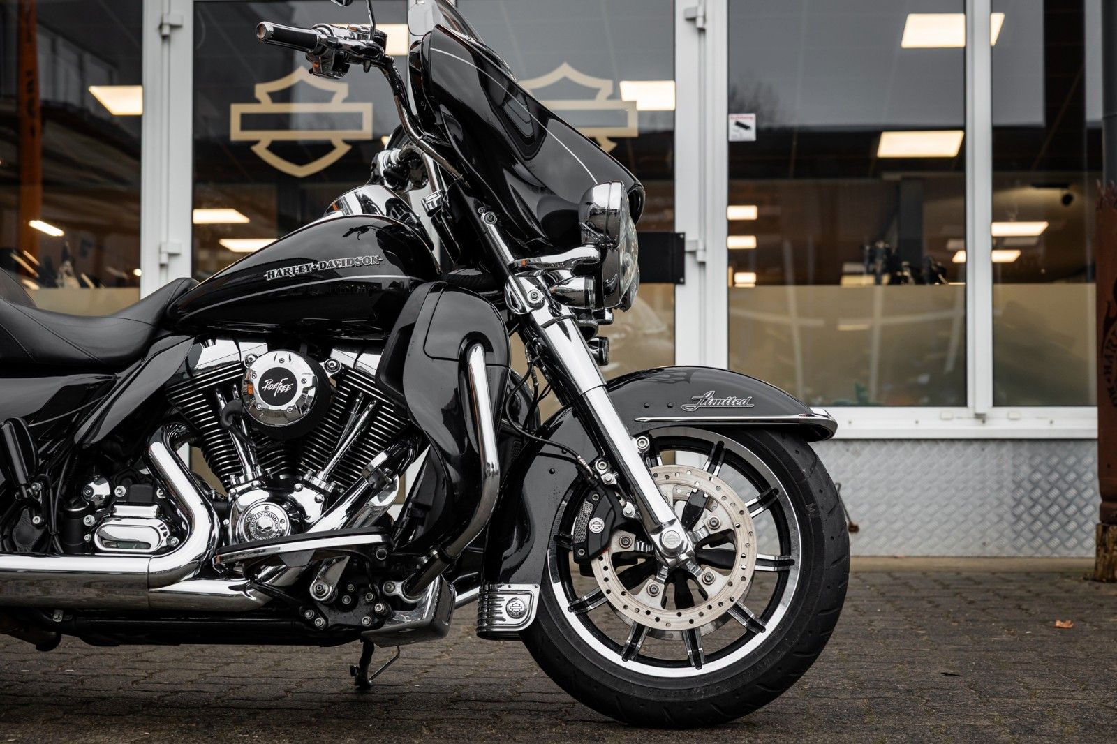 Fahrzeugabbildung Harley-Davidson ULTRA LIMITED LOW FLHTKL 103CUI - JEKILL&HYDE -