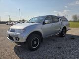 Mitsubishi MITSUBISHI L200 DOPPIA CABINA - Mitsubishi L200 aus 2010