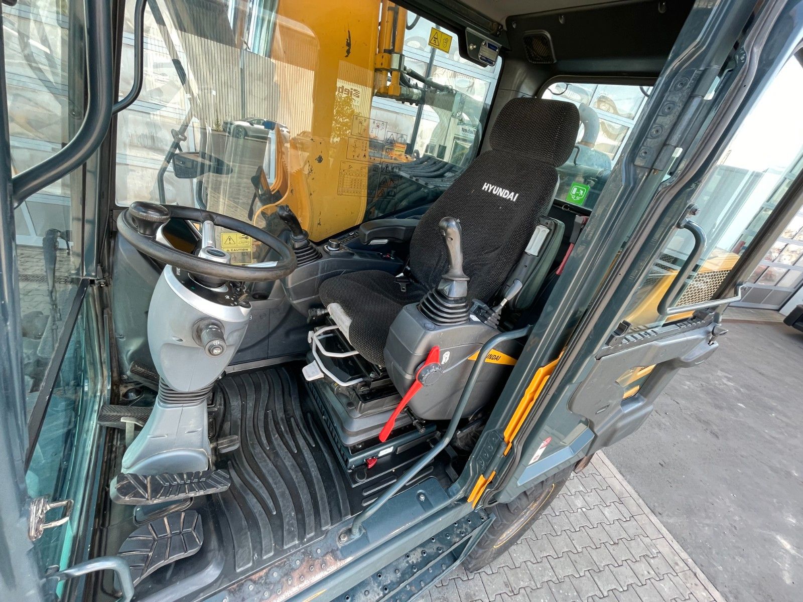 Fahrzeugabbildung Hyundai HW 180 / 6.102h / Tieflöffel / OQ70/55 / Klima