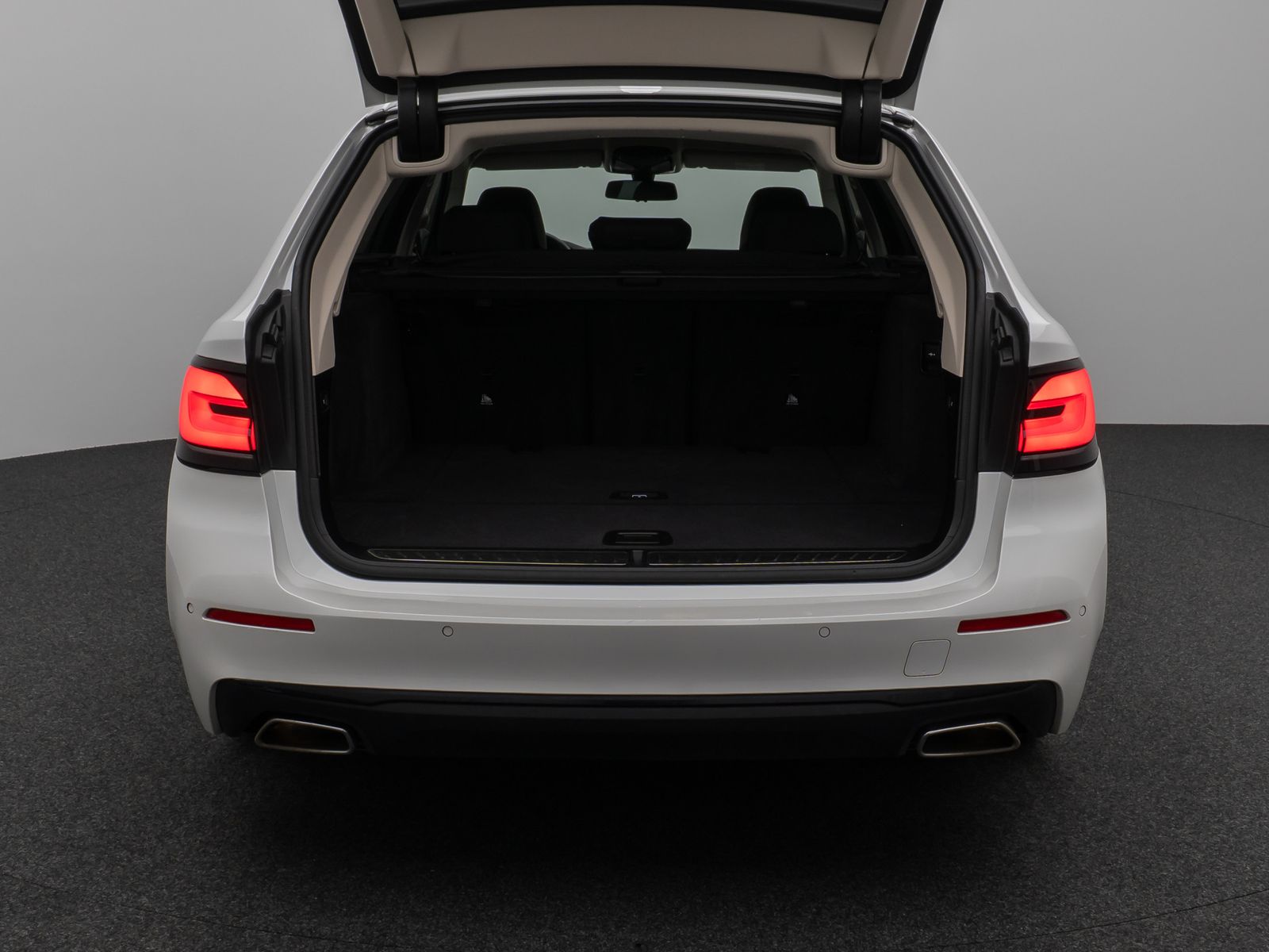 Fahrzeugabbildung BMW 520d Kamera DAB CockPitPlus Alarm Sport LED